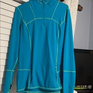 Polyester/spandex workout quarter zip